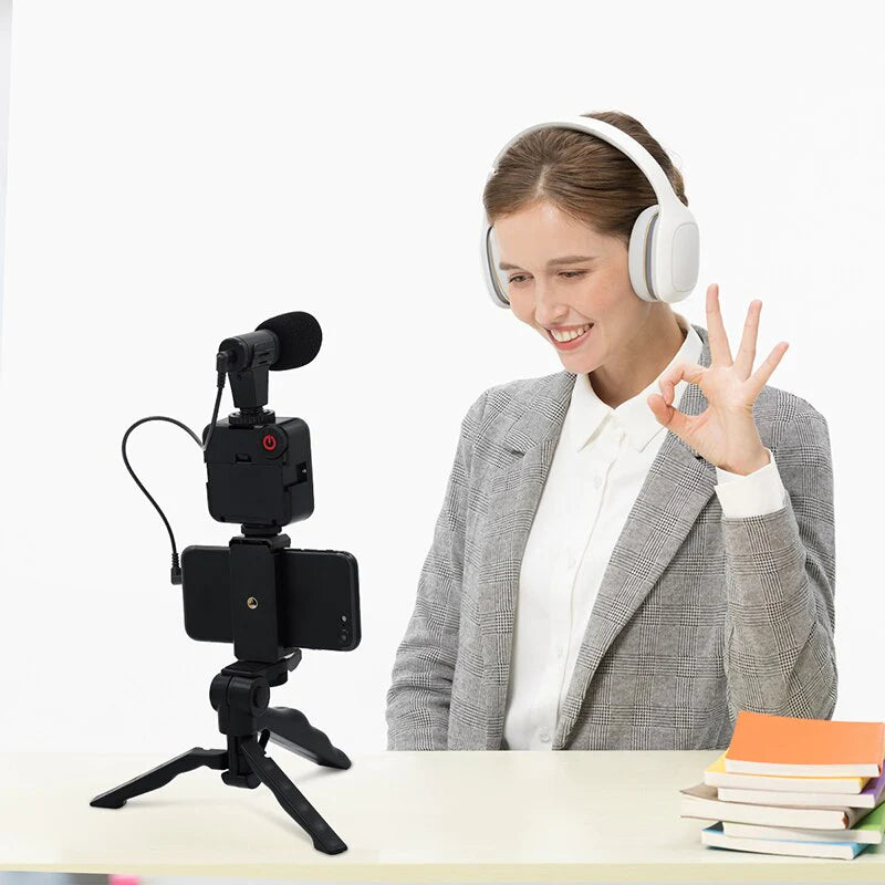 Pachet Pentru Vlogging Sau Streaming, Cu Microfon, Lumina LED Si Suport Telefon, Telecomanda Inclusa