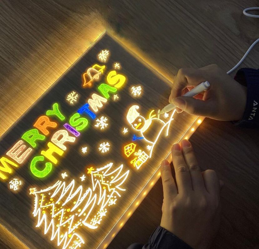Tabla Luminoasa De Desenat LED Cu Laveta De Curatare + 7 Markere Color Neon Cadou