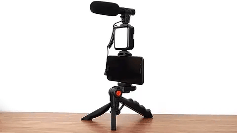 Pachet Pentru Vlogging Sau Streaming, Cu Microfon, Lumina LED Si Suport Telefon, Telecomanda Inclusa