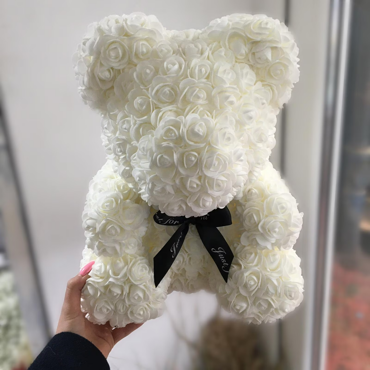 CADOU de Valentine's Day: Ursulet din trandafiri de sapun in cutie cadou, Inaltime 25cm